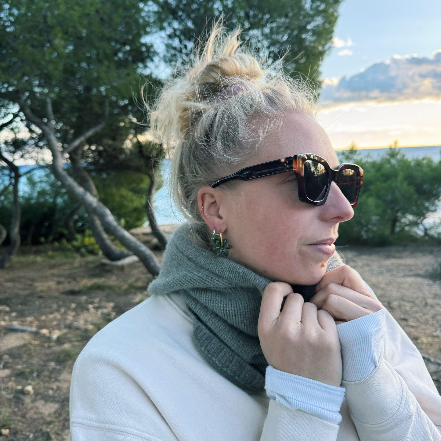 BOUCLES D’OREILLES UNIES (anneaux + charms)