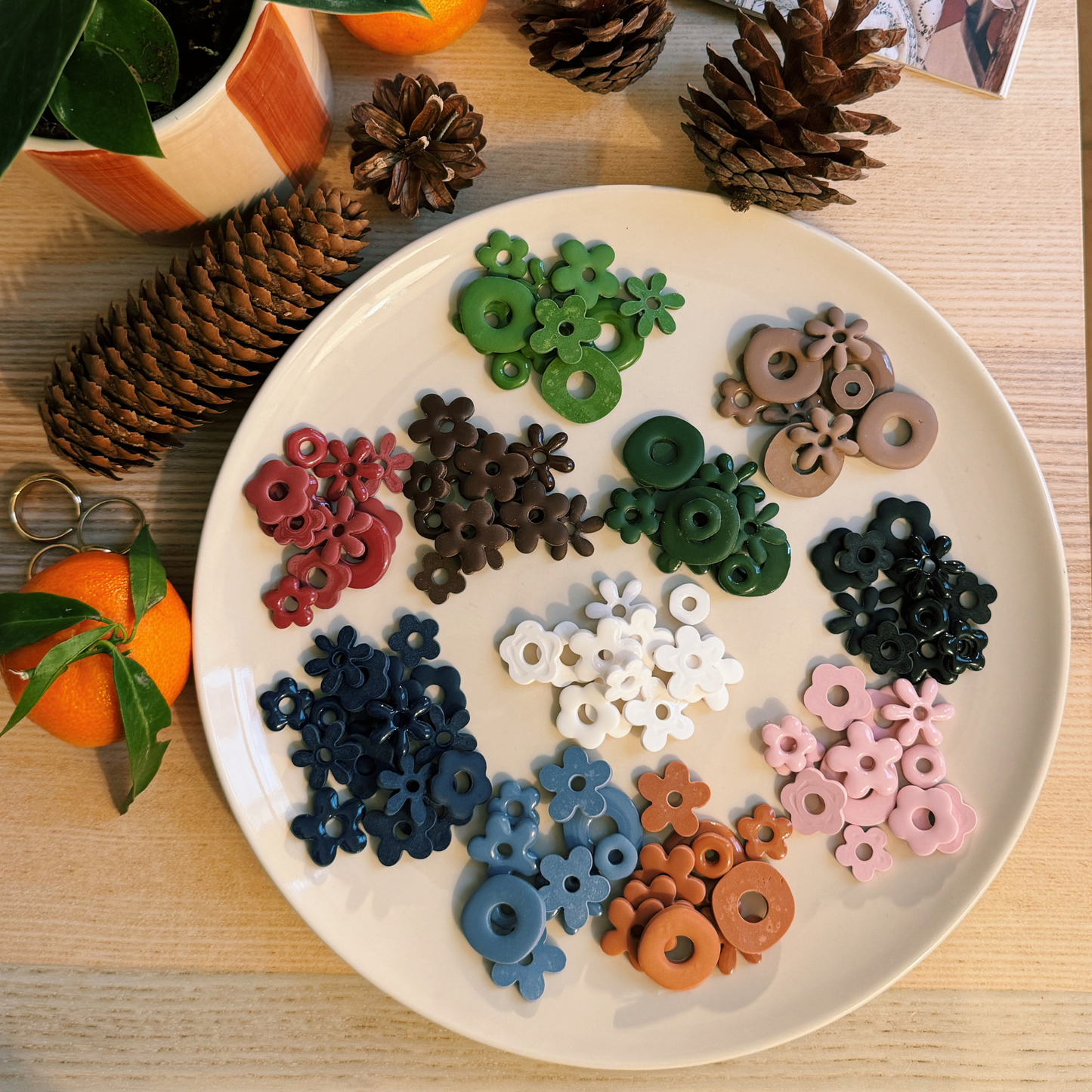 BOUCLES D’OREILLES UNIES (anneaux + charms)